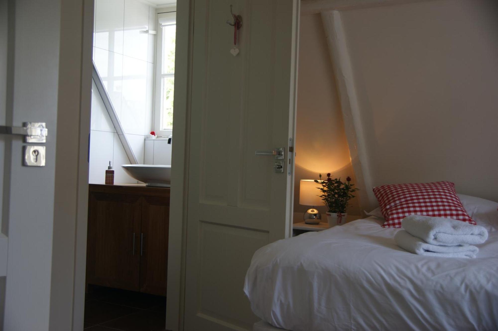 De Thuiskamer In Grou Als B&B Of Vakantiehuis Ngoại thất bức ảnh