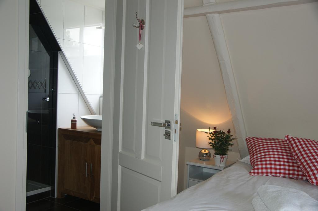 De Thuiskamer In Grou Als B&B Of Vakantiehuis Ngoại thất bức ảnh